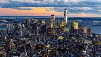 欧冠D组拜仁慕尼黑主场夜战集锦，安联球场灯火通明全景